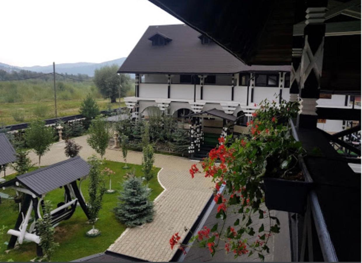 Complex Lions Bucovina Hotel Voroneț Kültér fotó