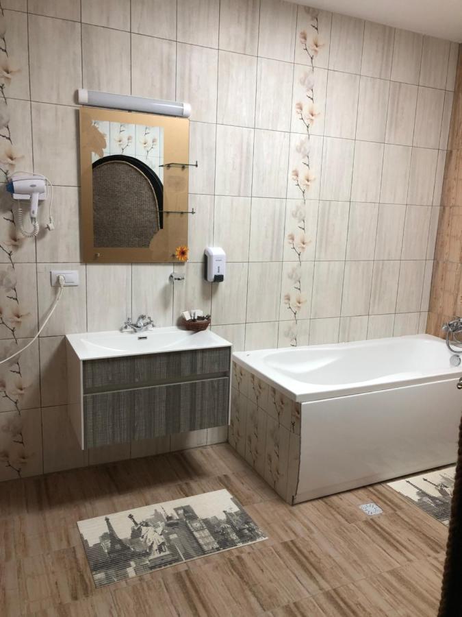 Complex Lions Bucovina Hotel Voroneț Kültér fotó